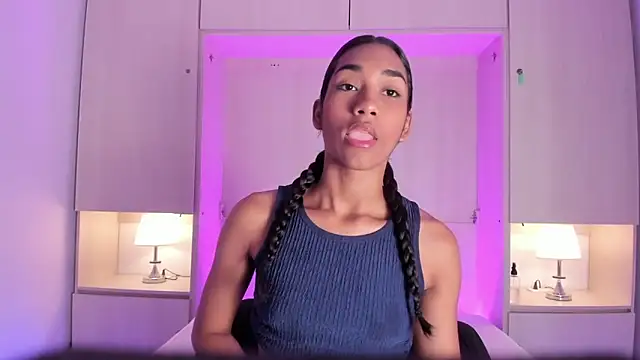 AnahiCollins online show from February 28, 11:44 am