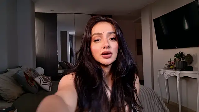 Snapshot of Milana_De chatting on February 18, 11:11 pm Milana De online show from February 18, 11:11 pm