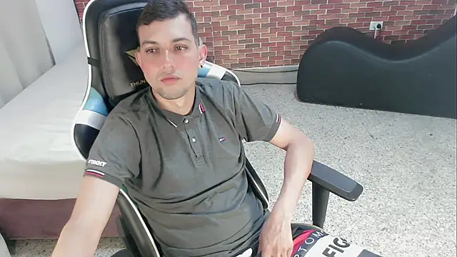 Snapshot of Bulls_23_ chatting on September 30, 12:10 pm Bulls 23 online show from September 30, 12:10 pm