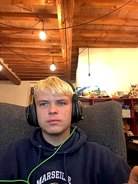 Snapshot of PloddedSlick chatting on October 6, 11:57 pm PloddedSlick online show from October 6, 11:57 pm