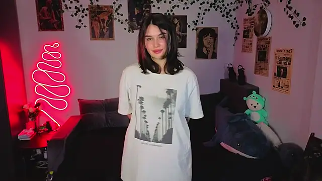 Snapshot of kira_kick chatting on October 27, 5:17 pm kira kick online show from October 27, 5:17 pm