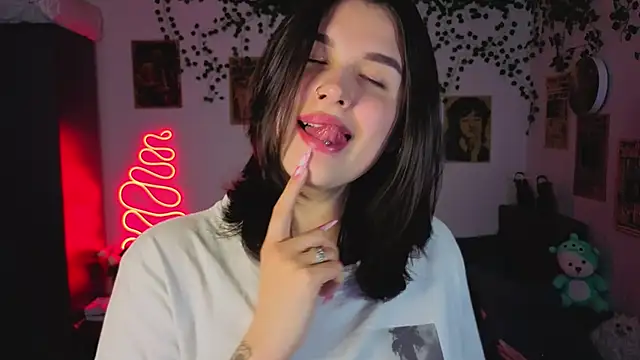 Snapshot of kira_kick chatting on October 29, 4:42 pm kira kick online show from October 29, 4:42 pm