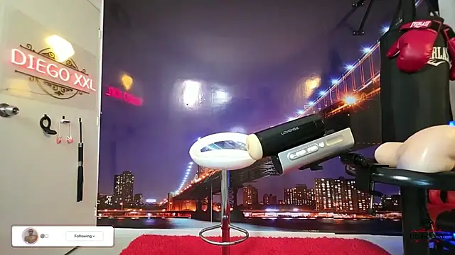 Snapshot of DiegoXL111 chatting on March 7, 4:42 am DiegoXL111 online show from March 7, 4:42 am