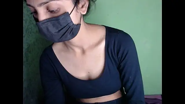 Snapshot of sexy_yuvi chatting on October 24, 6:59 pm sexy yuvi online show from October 24, 6:59 pm