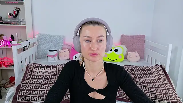 MysticRoxanne online show from November 20, 8:36 am