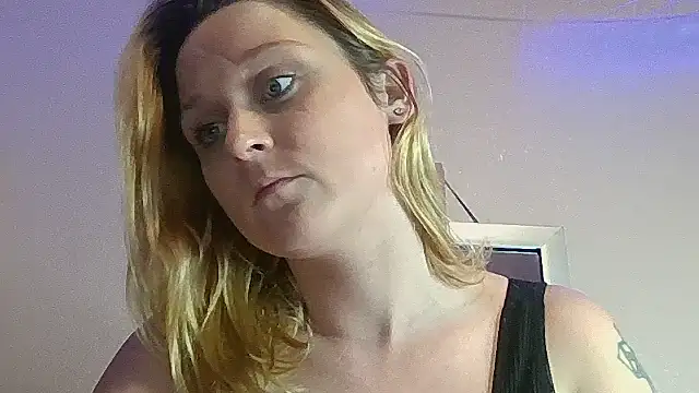 Queen2454 online show from October 16, 8:54 pm