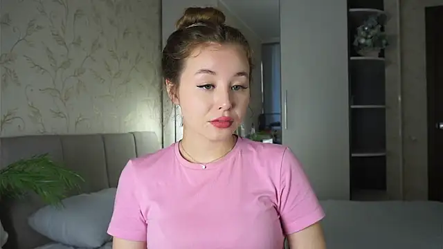 Snapshot of EvetteKreidler chatting on September 29, 7:02 am EvetteKreidler online show from September 29, 7:02 am