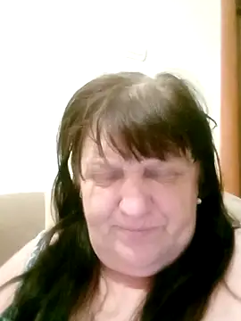 Apeesynka55211 online show from May 6, 6:24 pm