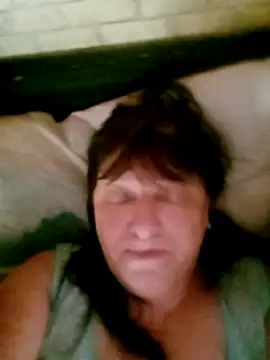 Snapshot of Apeesynka55211 chatting on June 21, 3:31 am Apeesynka55211 online show from June 21, 3:31 am