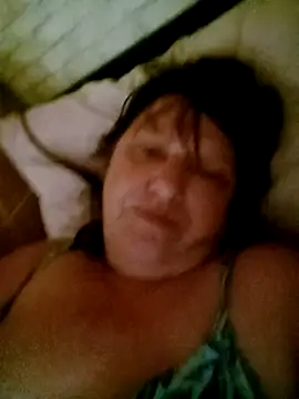 Snapshot of Apeesynka55211 chatting on July 2, 3:23 am Apeesynka55211 online show from July 2, 3:23 am