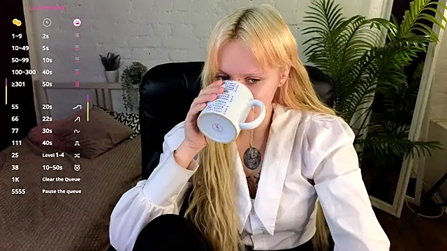 kitten murray  online show from November 2, 5:43 am