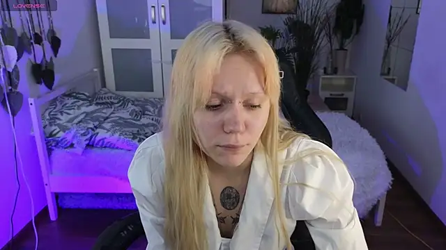 kitten murray  online show from November 8, 6:02 am