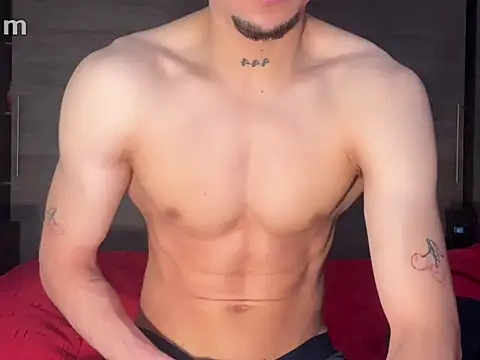 strongManLatino online show from May 9, 6:46 pm