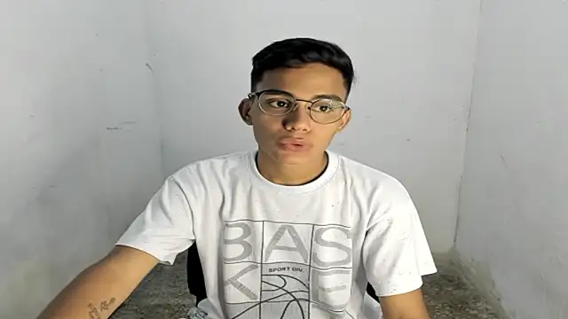 Snapshot of Deivi_colins_23 chatting on October 6, 10:18 pm Deivi colins 23 online show from October 6, 10:18 pm