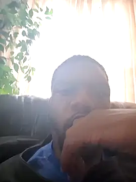 Snapshot of MrBigDickShow chatting on April 5, 5:10 pm MrBigDickShow online show from April 5, 5:10 pm