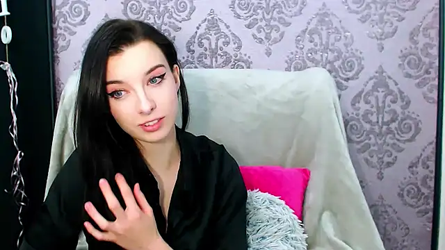 DominantLuna online show from December 3, 8:29 pm