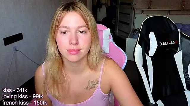 Snapshot of stefany_and_bettany chatting on October 4, 12:58 pm stefany and bettany online show from October 4, 12:58 pm