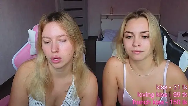 Snapshot of stefany_and_bettany chatting on October 21, 11:55 am stefany and bettany online show from October 21, 11:55 am