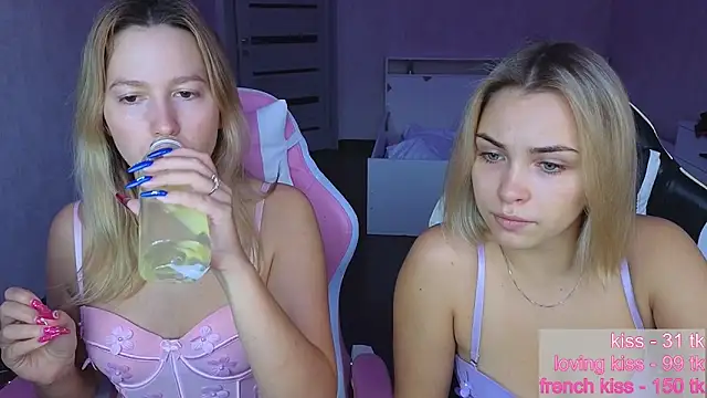 Snapshot of stefany_and_bettany chatting on October 22, 1:00 pm stefany and bettany online show from October 22, 1:00 pm