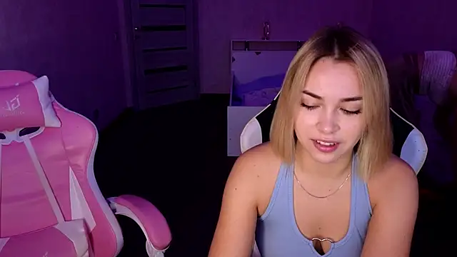 Snapshot of stefany_and_bettany chatting on October 31, 1:56 pm stefany and bettany online show from October 31, 1:56 pm