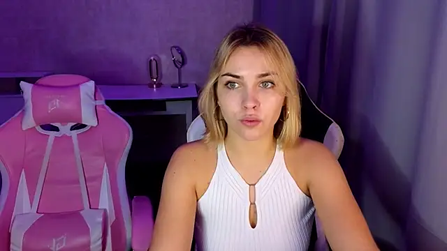 Snapshot of stefany_and_bettany chatting on November 12, 2:06 pm stefany and bettany online show from November 12, 2:06 pm