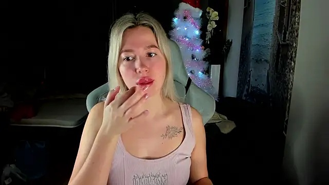 Snapshot of stefany_and_bettany chatting on January 19, 4:27 am stefany and bettany online show from January 19, 4:27 am