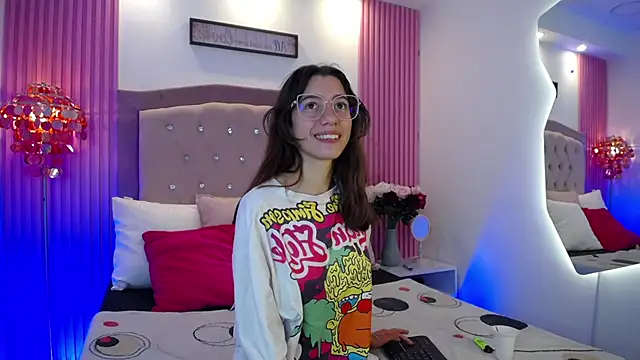 Snapshot of MarinetteLux chatting on March 2, 7:43 pm MarinetteLux online show from March 2, 7:43 pm