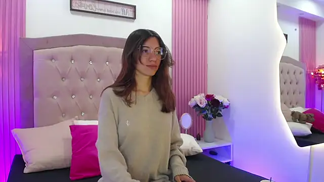 Snapshot of MarinetteLux chatting on March 12, 8:37 pm MarinetteLux online show from March 12, 8:37 pm