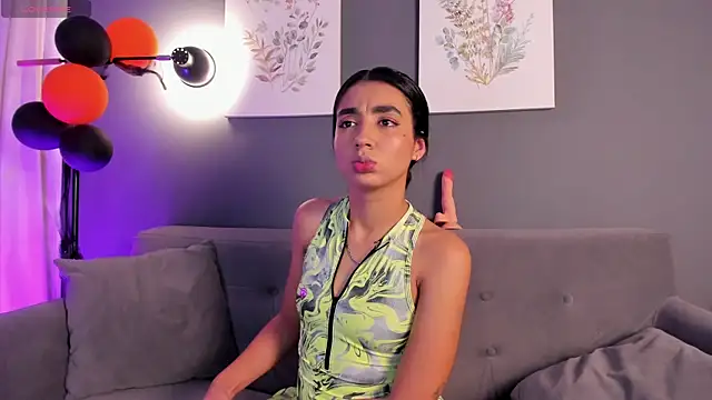 cloe taylor   online show from October 29, 5:10 am