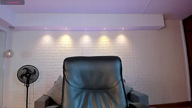 Snapshot of VenusCooper chatting on November 23, 12:38 pm VenusCooper online show from November 23, 12:38 pm