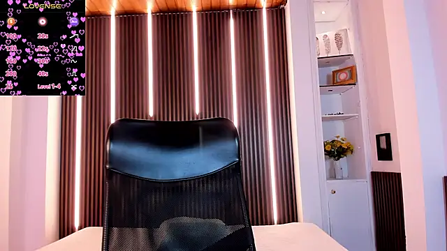 Snapshot of VenusCooper chatting on January 8, 7:49 pm VenusCooper online show from January 8, 7:49 pm