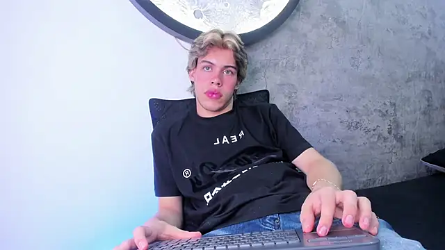 Lucian grey online show from November 13, 4:33 am