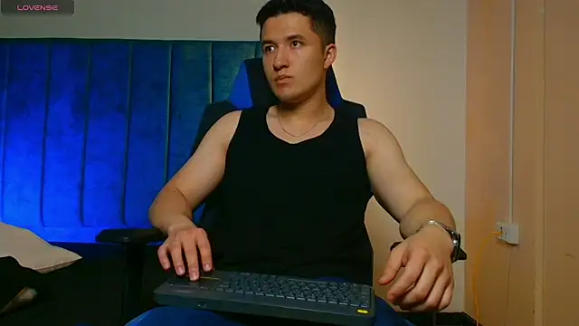 Snapshot of EthanConnor_ chatting on October 3, 11:51 am EthanConnor online show from October 3, 11:51 am