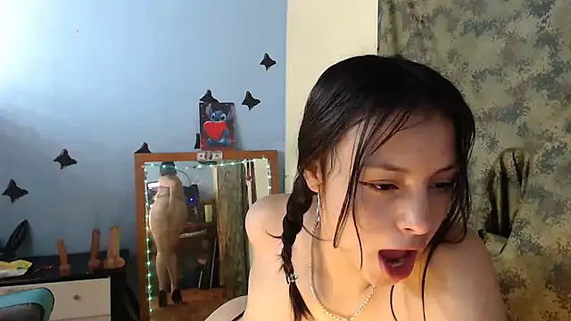 lizethavila online show from April 10, 11:15 am
