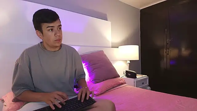 Dylan Katte online show from February 8, 2:59 am