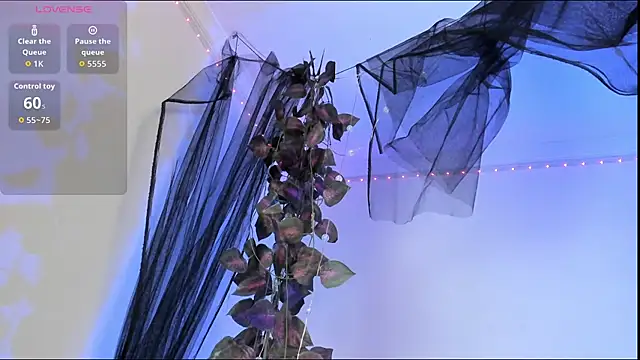Snapshot of Shinny_Crystal chatting on October 22, 1:33 pm Shinny Crystal online show from October 22, 1:33 pm