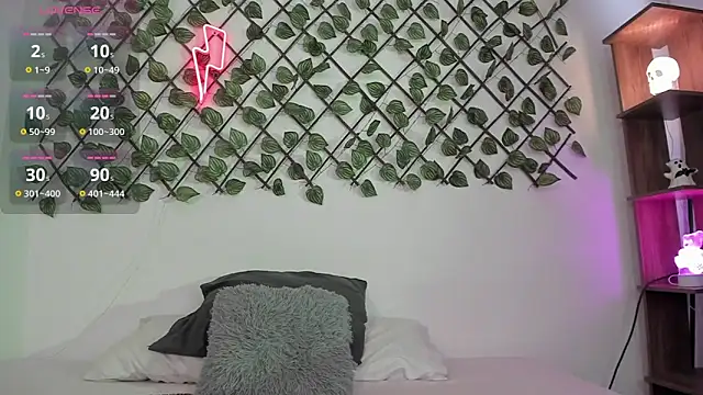 Snapshot of Shinny_Crystal chatting on October 30, 1:23 pm Shinny Crystal online show from October 30, 1:23 pm
