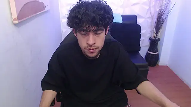 Snapshot of Liil_boy chatting on October 1, 3:56 am Liil boy online show from October 1, 3:56 am