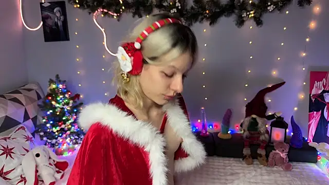 FentyJane online show from December 19, 5:42 pm