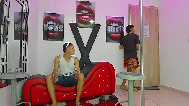 VERY HOT GUYS online show from October 13, 1:38 am