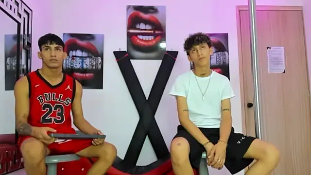 VERY HOT GUYS online show from October 18, 1:30 am