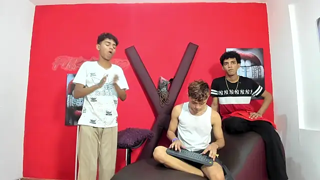VERY HOT GUYS online show from April 8, 7:14 pm