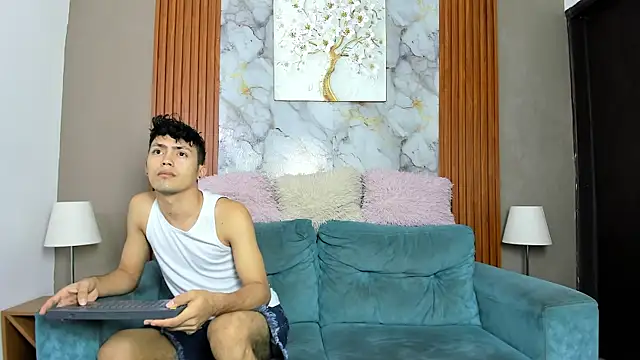 VERY HOT GUYS online show from May 20, 7:14 am