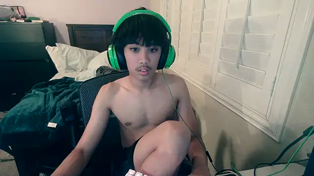 Snapshot of youngasianboy2007 chatting on October 18, 3:31 am youngasianboy2007 online show from October 18, 3:31 am