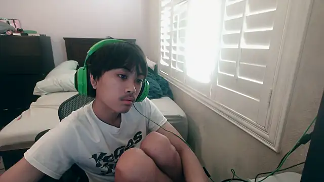 Snapshot of youngasianboy2007 chatting on October 19, 9:26 pm youngasianboy2007 online show from October 19, 9:26 pm