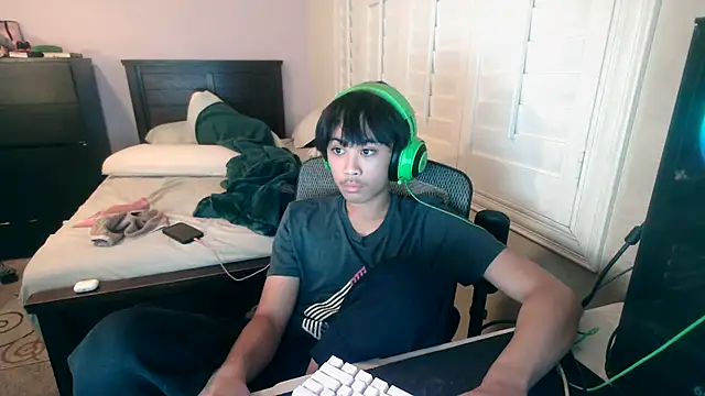 Snapshot of youngasianboy2007 chatting on October 22, 2:12 am youngasianboy2007 online show from October 22, 2:12 am