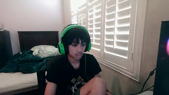 Snapshot of youngasianboy2007 chatting on October 24, 5:31 pm youngasianboy2007 online show from October 24, 5:31 pm