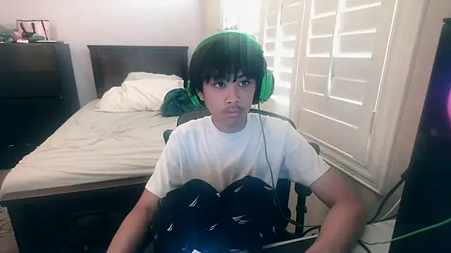 Snapshot of youngasianboy2007 chatting on October 29, 4:20 pm youngasianboy2007 online show from October 29, 4:20 pm