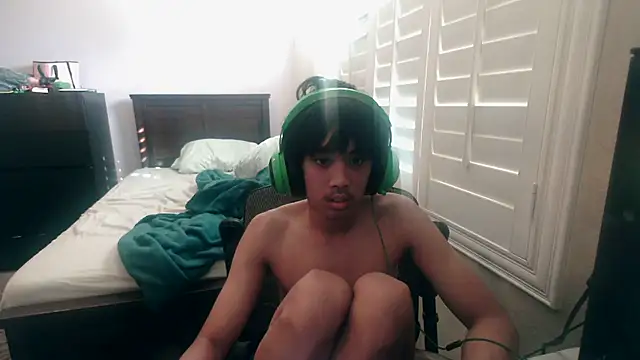 Snapshot of youngasianboy2007 chatting on October 31, 9:16 pm youngasianboy2007 online show from October 31, 9:16 pm