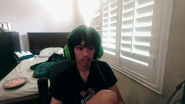 Snapshot of youngasianboy2007 chatting on November 2, 8:44 pm youngasianboy2007 online show from November 2, 8:44 pm